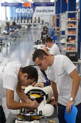 俄一工廠制造出“患者模擬娃娃”:可流血、尖叫